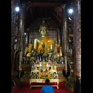 Buddhafigur im zentralen Gebäude